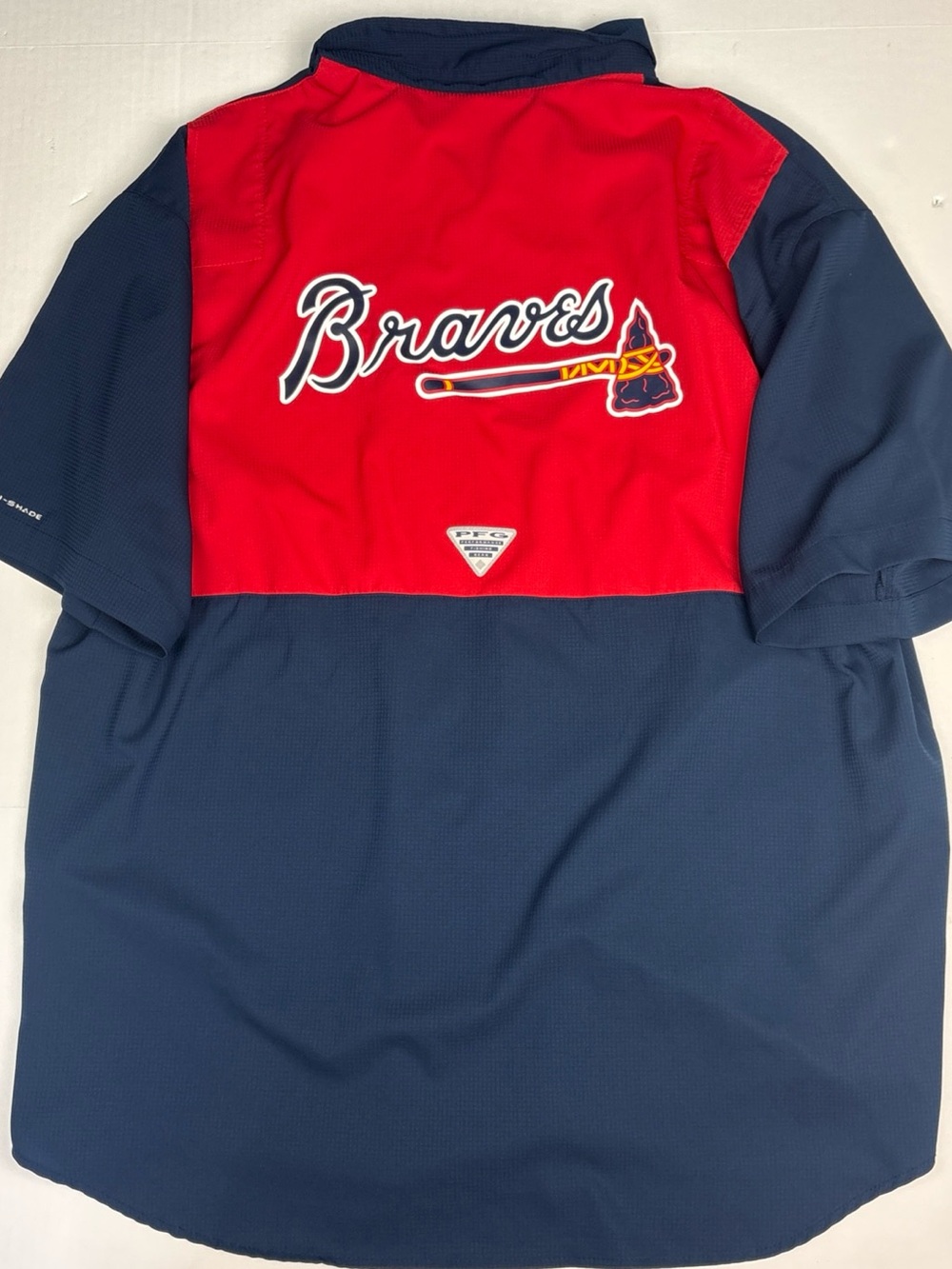 Columbia PFG Atlanta Braves Men XL Shirt Button Red Blue Omni Shade MLB Baseball